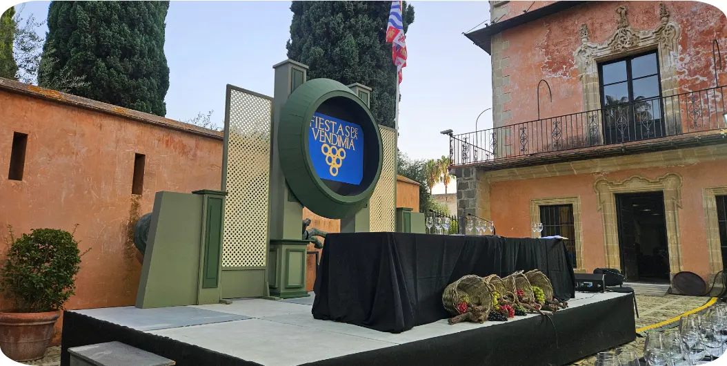 Allestimento per una degustazione nel cortile dell'Alcazar Jerez