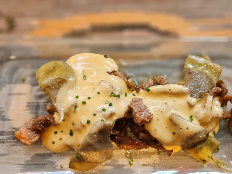 Tapas di solomillo al whisky in un bar di Siviglia